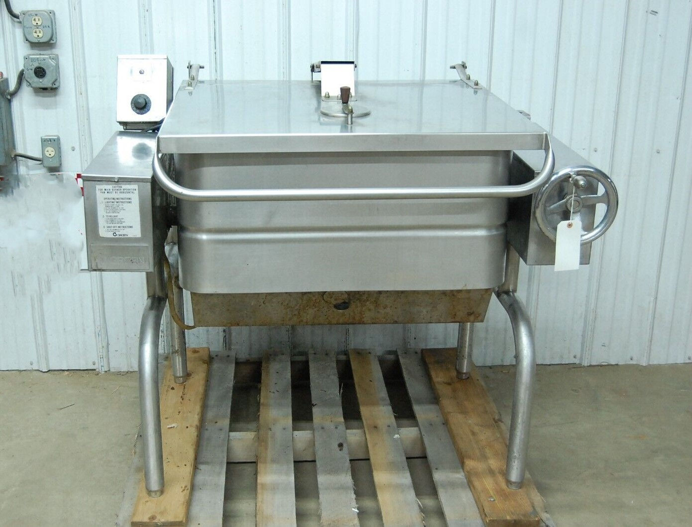 142-0989 Groen HFP/2 E3 30 Gallon Natural Gas Tilt Skillet Braising Pan