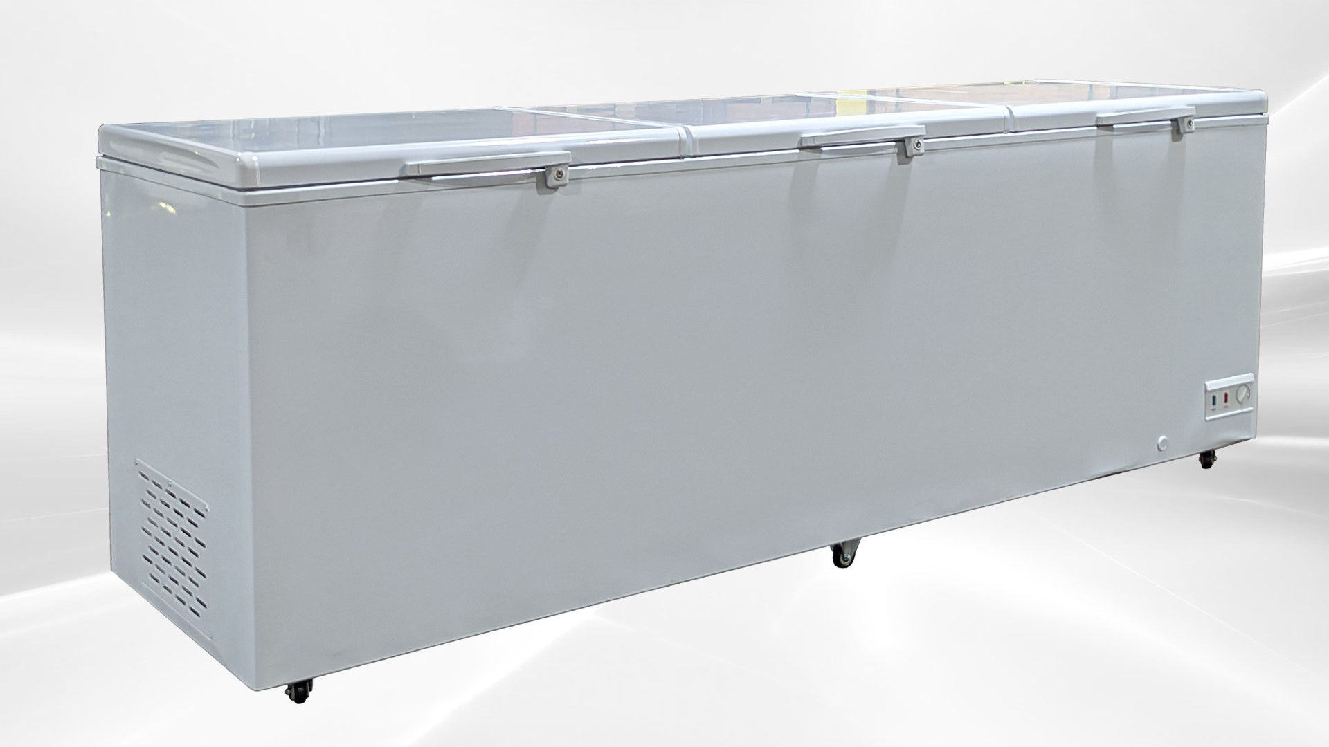 171-0377 105" Solid Top Self Contained Chest Freezer