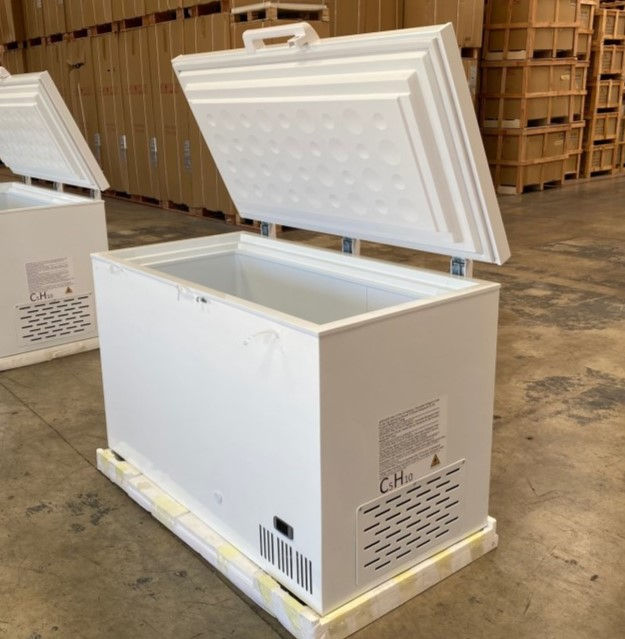 Thumbnail: 171-0390 50" Solid Top Self Contained Ultra Low Temperature Chest Freezer