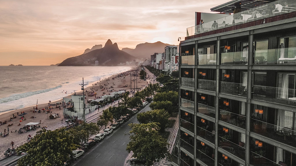 Fachada Fasano Rio de Janeiro com vista para o morro dois irmãos.