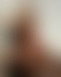 Juliana Paes com figurino assinado pela Maison Dolce & Gabbana, marcando seu retorno como Rainha de Bateria da Unidos do Viradouro após 17 anos.