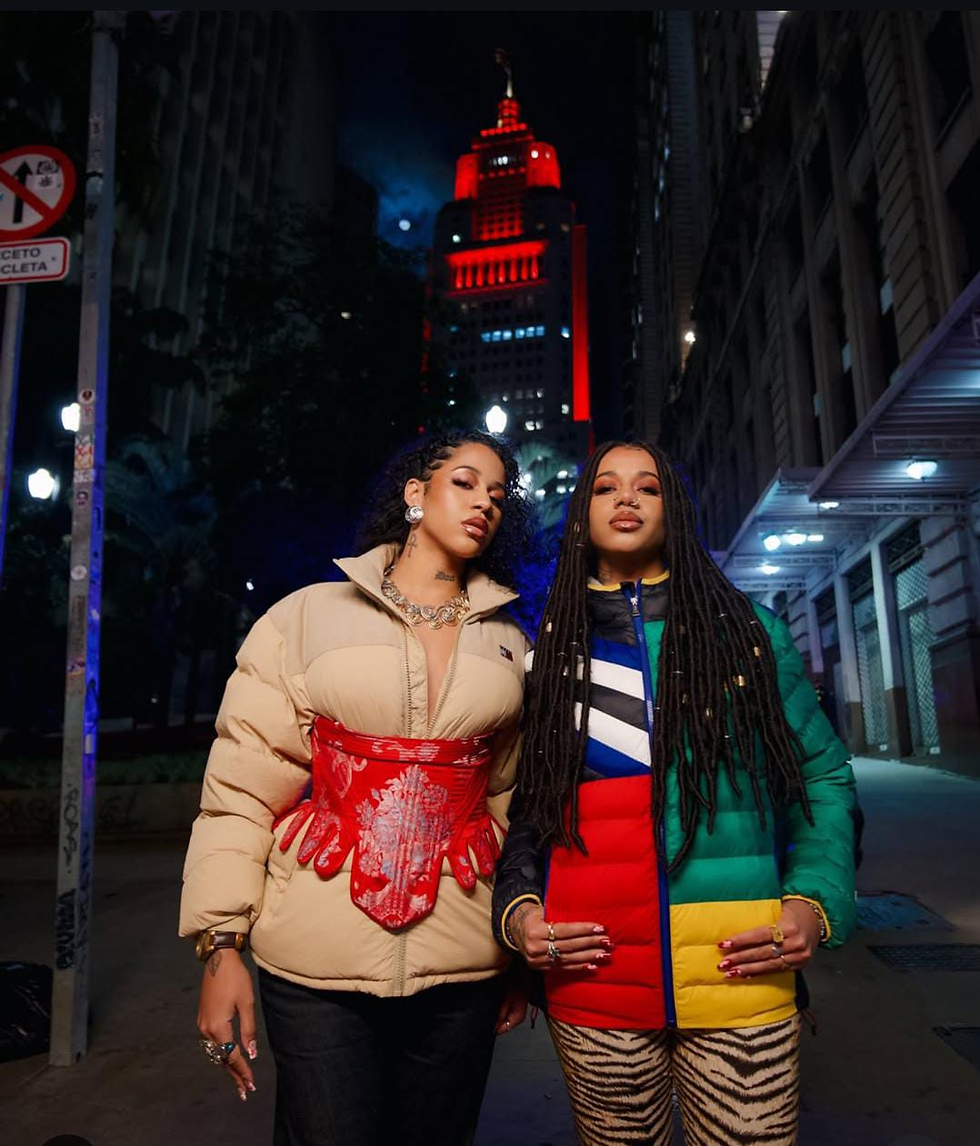 Tasha e Tracie no clipe Amina / Reprodução @tashaetracieog instagram