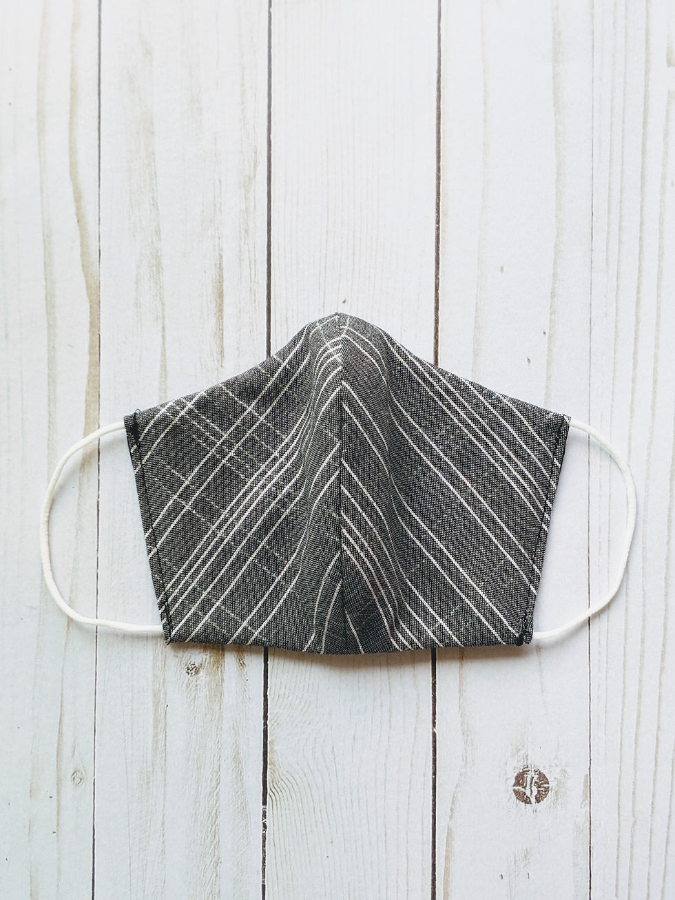 Miniatura: Modelo Gris con lineas plateadas - Mascarillas de tela