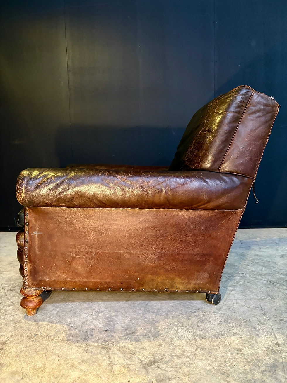 Thumbnail: Dark brown leather club chair