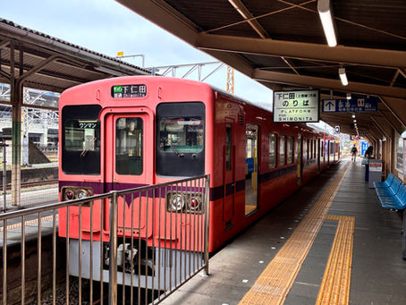 高崎から、電車で40分。生糸を運んだ鉄道で、世界遺産の町へ