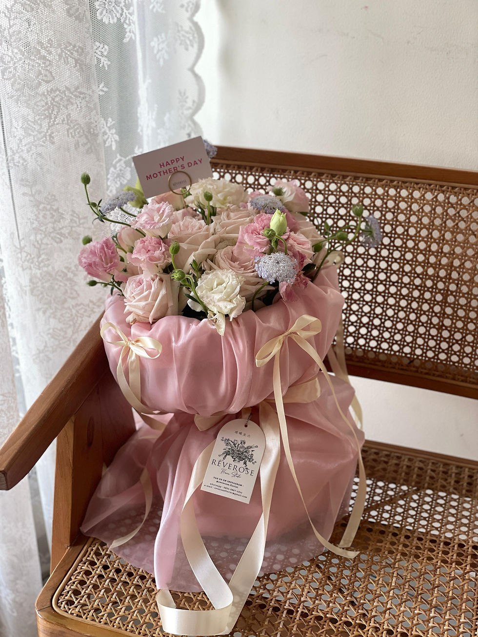 Thumbnail: Rose Radiance Fresh Bouquet