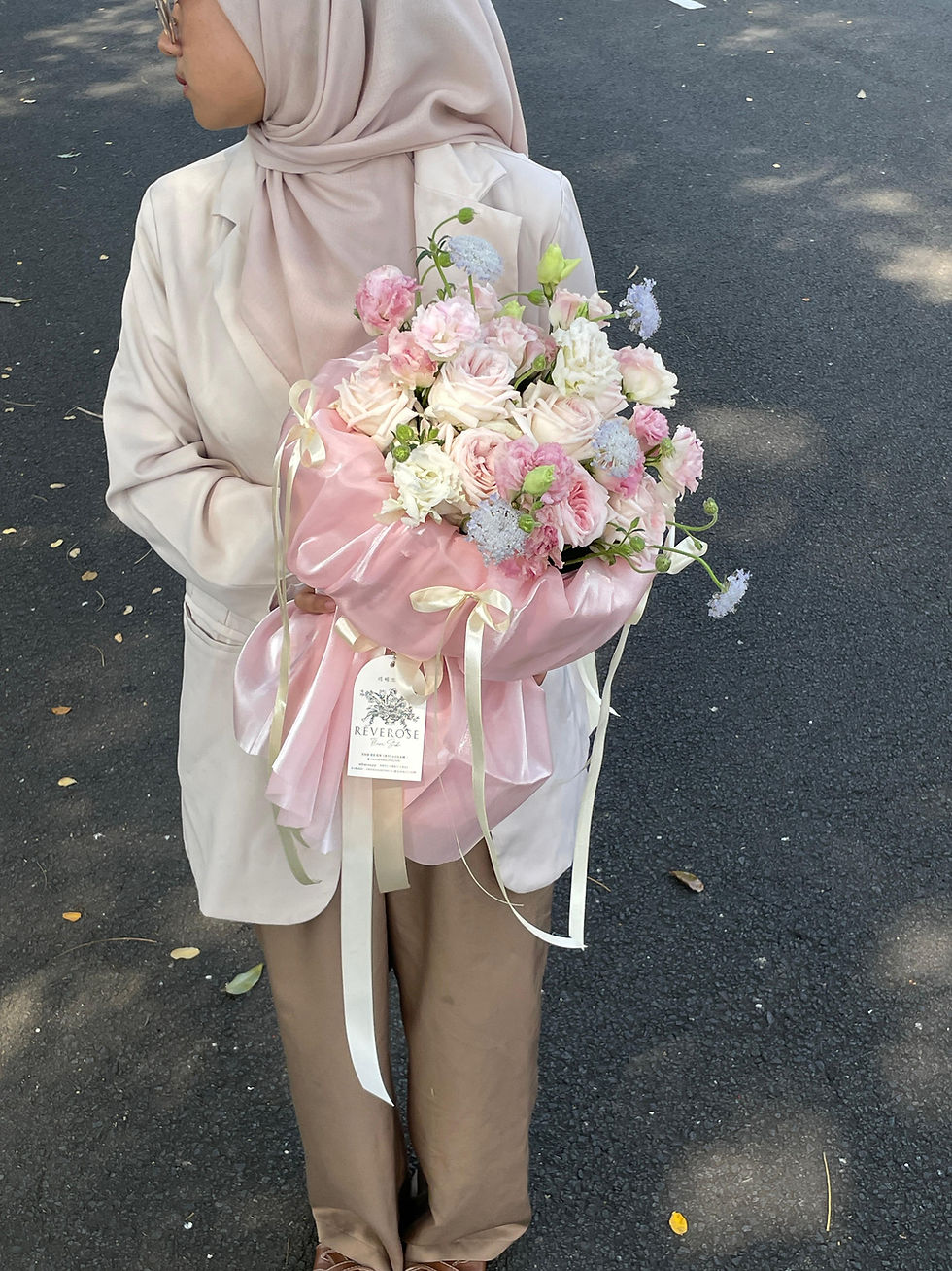 Thumbnail: Rose Radiance Fresh Bouquet