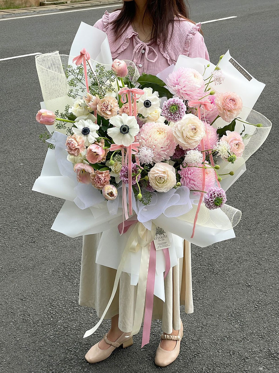 Blush Elegance Big Size Bouquet