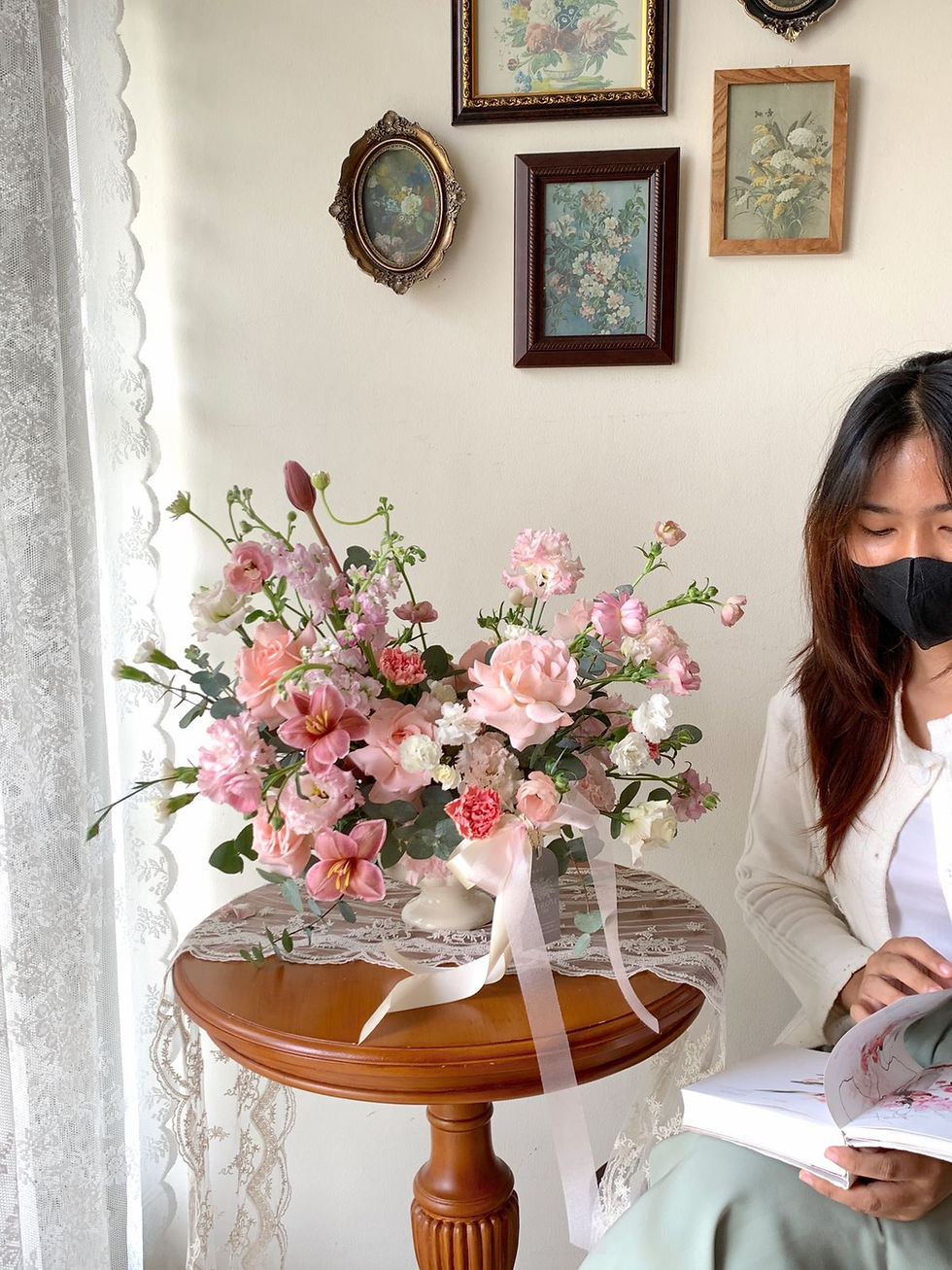 Thumbnail: Rose Charm Fresh Vase Centerpiece