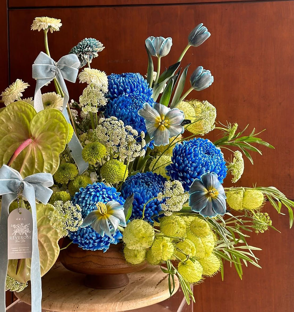 Thumbnail: Bada Whisper Fresh Vase Centerpiece