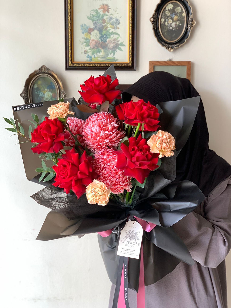 Thumbnail: Red Embrace Fresh Bouquet
