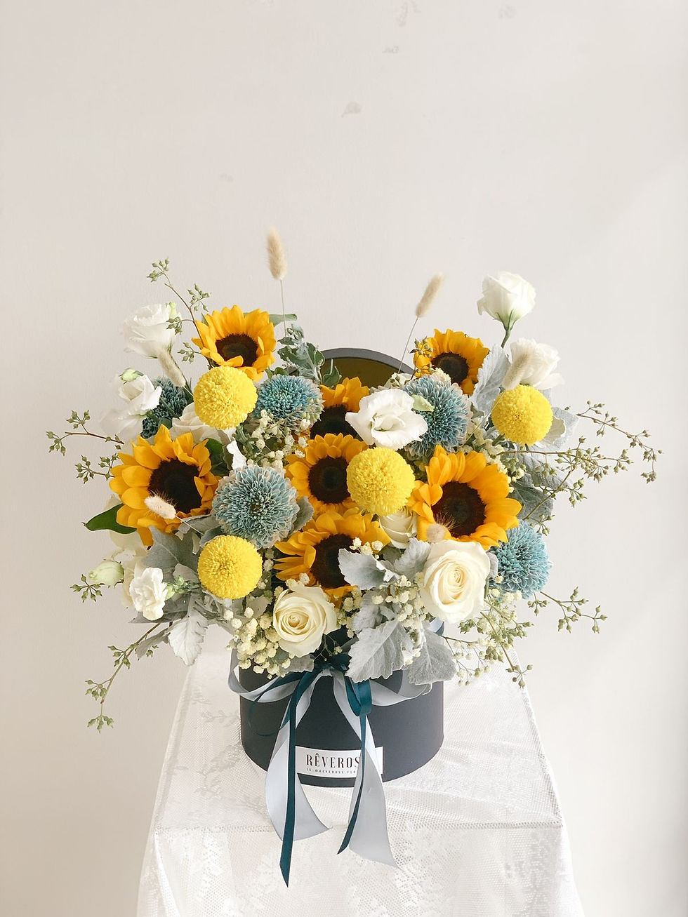 Thumbnail: Fresh Sunflo Roses Bloombox With Round Style