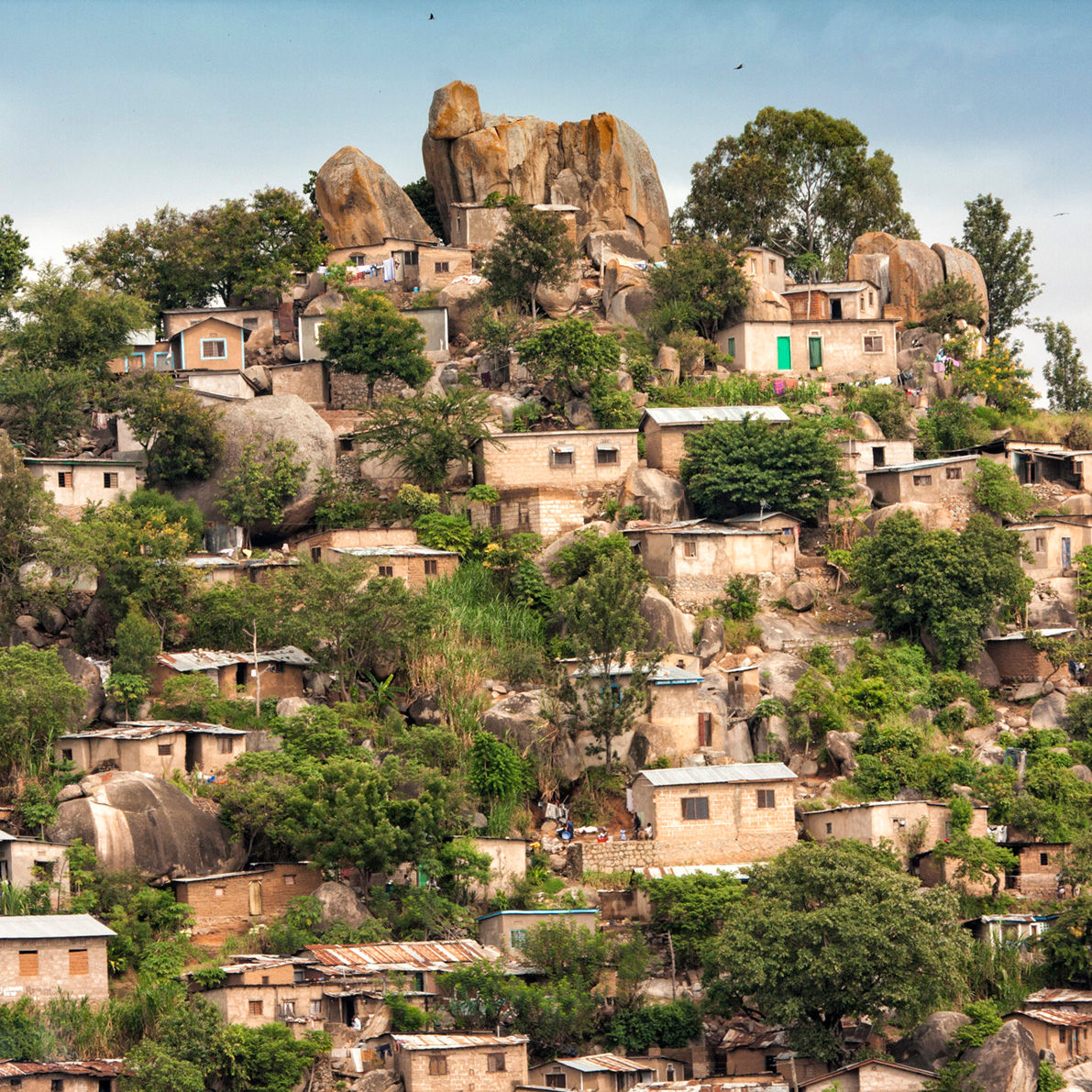 mwanza agog slum tanzania africa african photo photography colour city architecture scene landscape suzanne porter deco