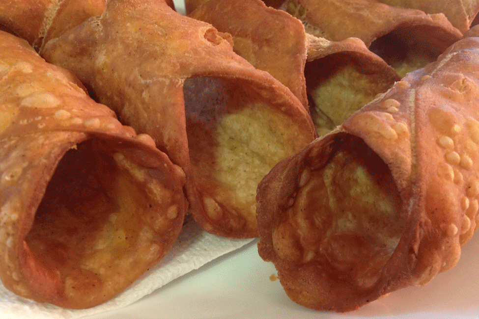 Cafe_Cannoli_975x650.gif