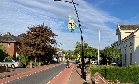 2c Vlaggen in straatbeeld.JPG