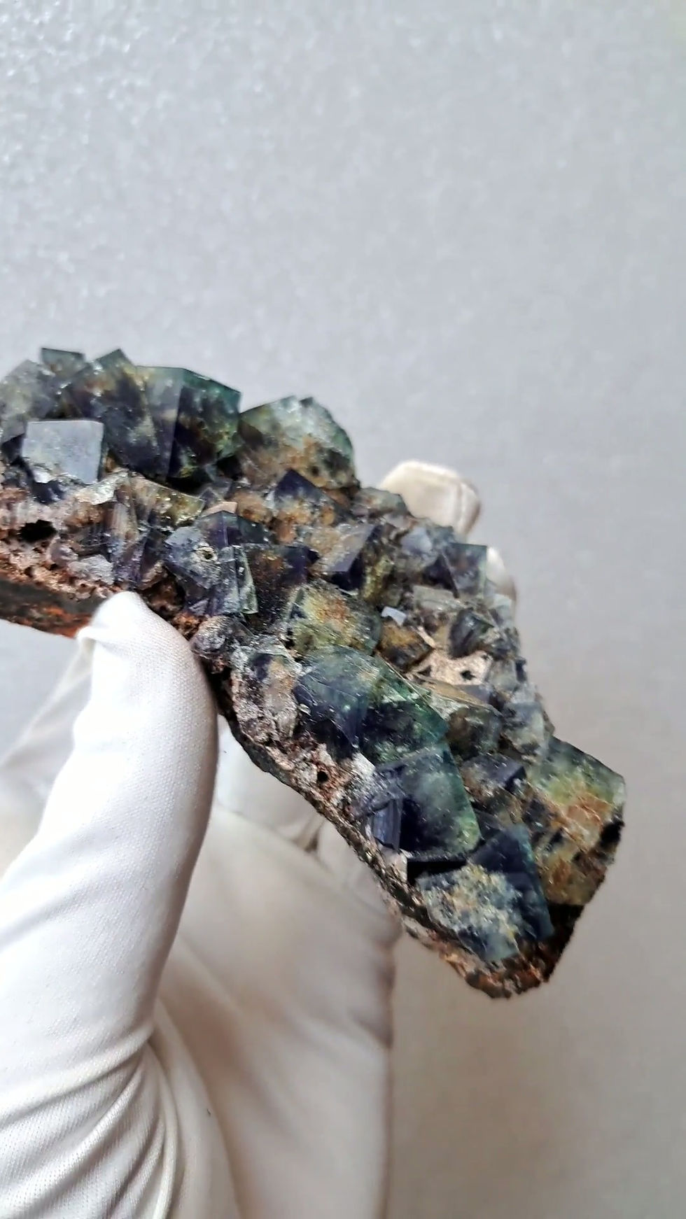 Miniatura: Velký barvuměnící fluorit