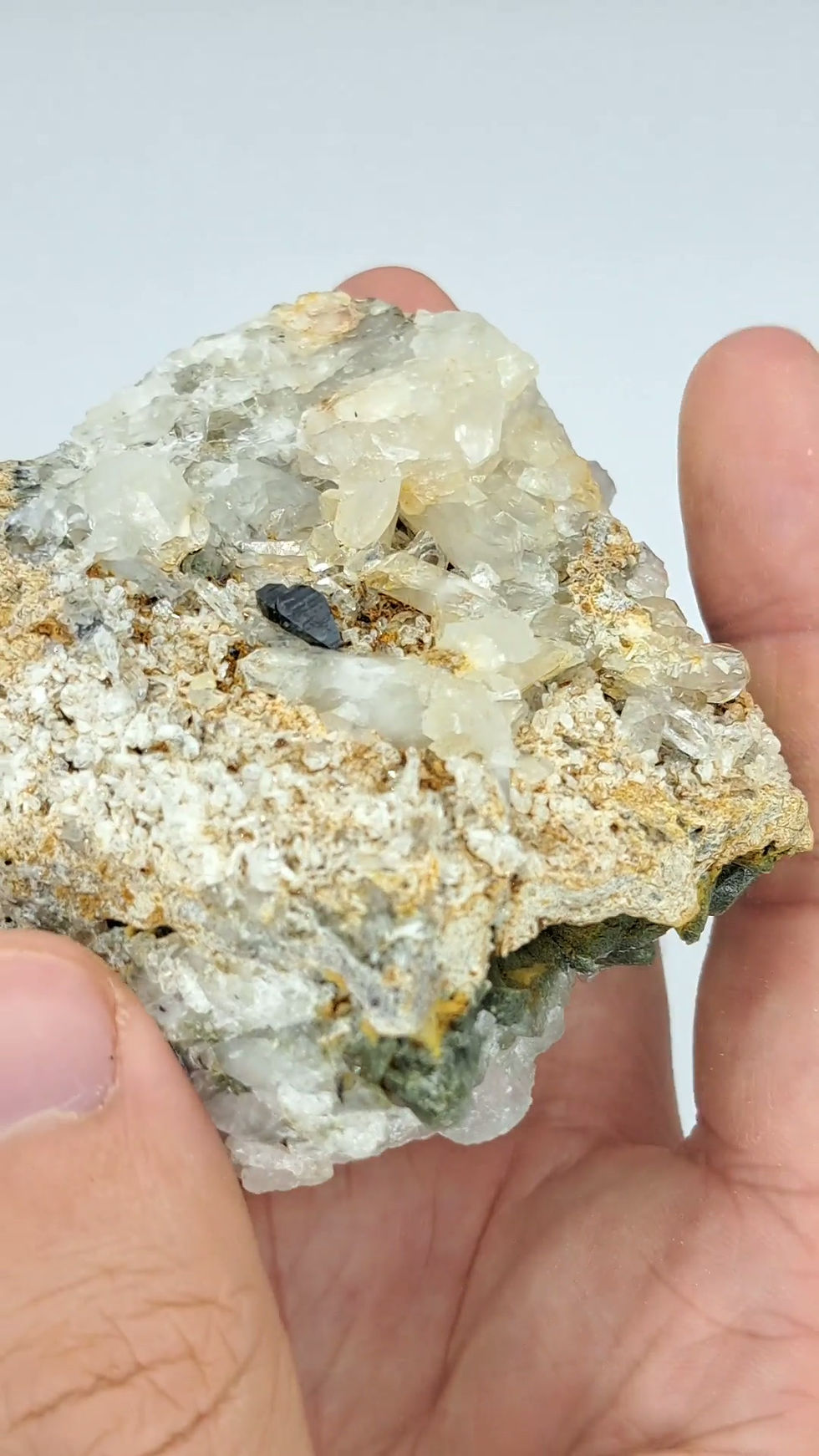 Miniatura: Krystal anatasu na hornině