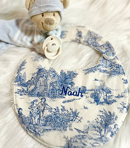bavoir bebe personnalise toile de jouy bleue (6).JPEG