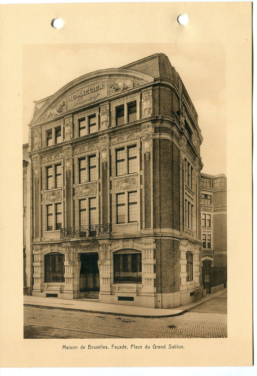 Photographer unknown, façade of Grand Sablon 40, the fur store of Raymond Mallien, date unknown, photographic print, Centre for Documentation. Rights unknown.