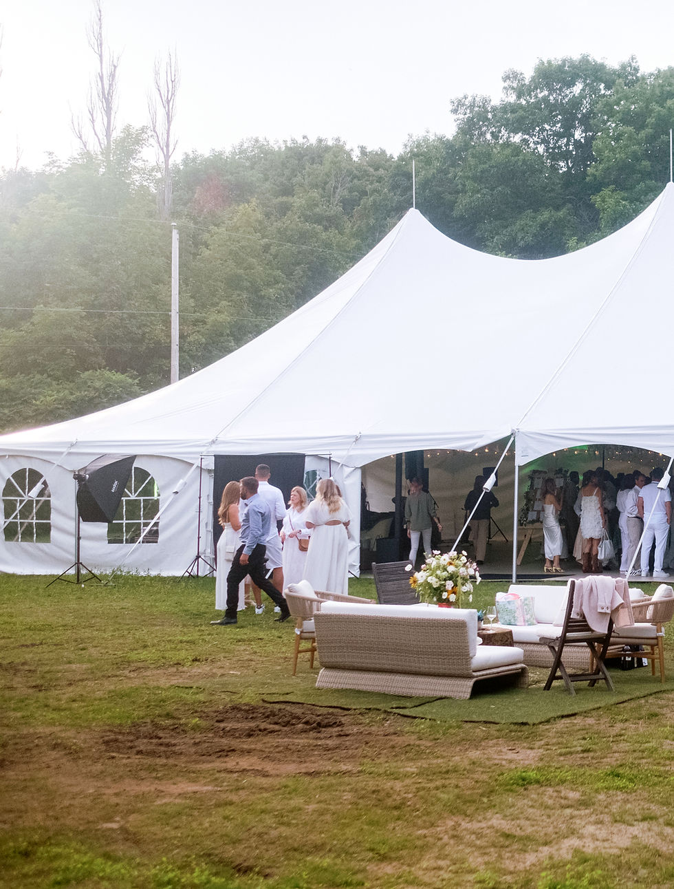Location de chapiteaux - Chapiteau à mats pour réception de mariage .jpg