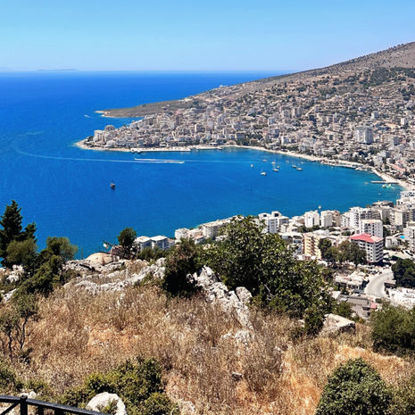 blue eye and lekuresi castle tour