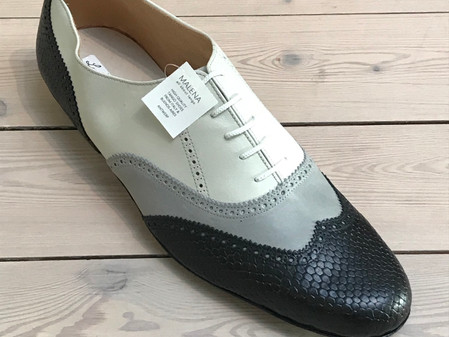 Large sizes with Lunatango: Tricolor Negro in size 46.