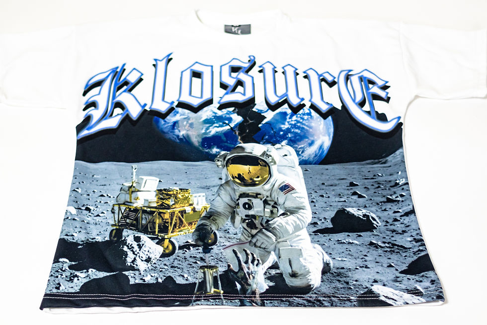 Thumbnail: EVERBODY NEEDS KLOSURE ON THE MOON GRAPHIC TEE