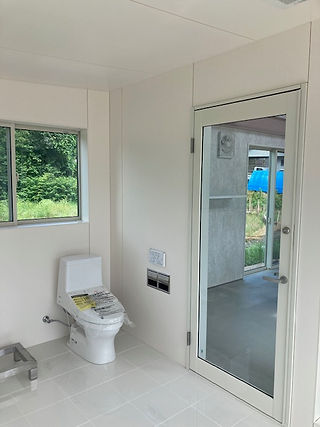 シンプルでクールなロフト付き住宅
