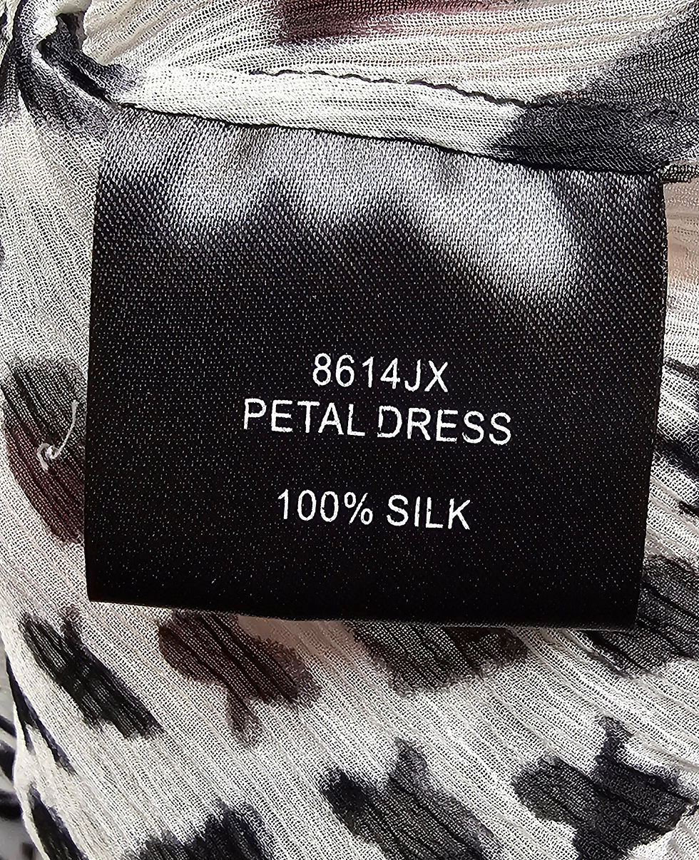 Thumbnail: Verge short sleeve dress 100% Silk - size 14