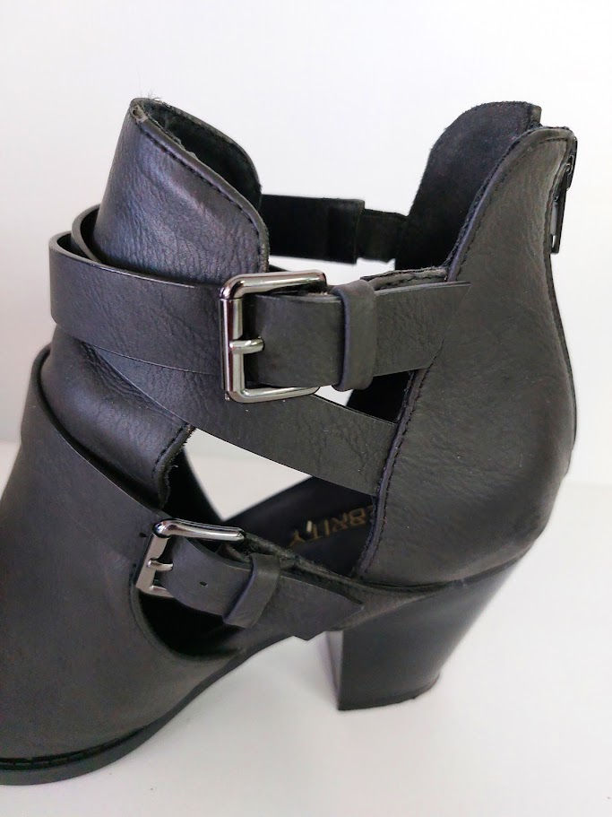 Thumbnail: Celebrity Black Leather Heels - 10