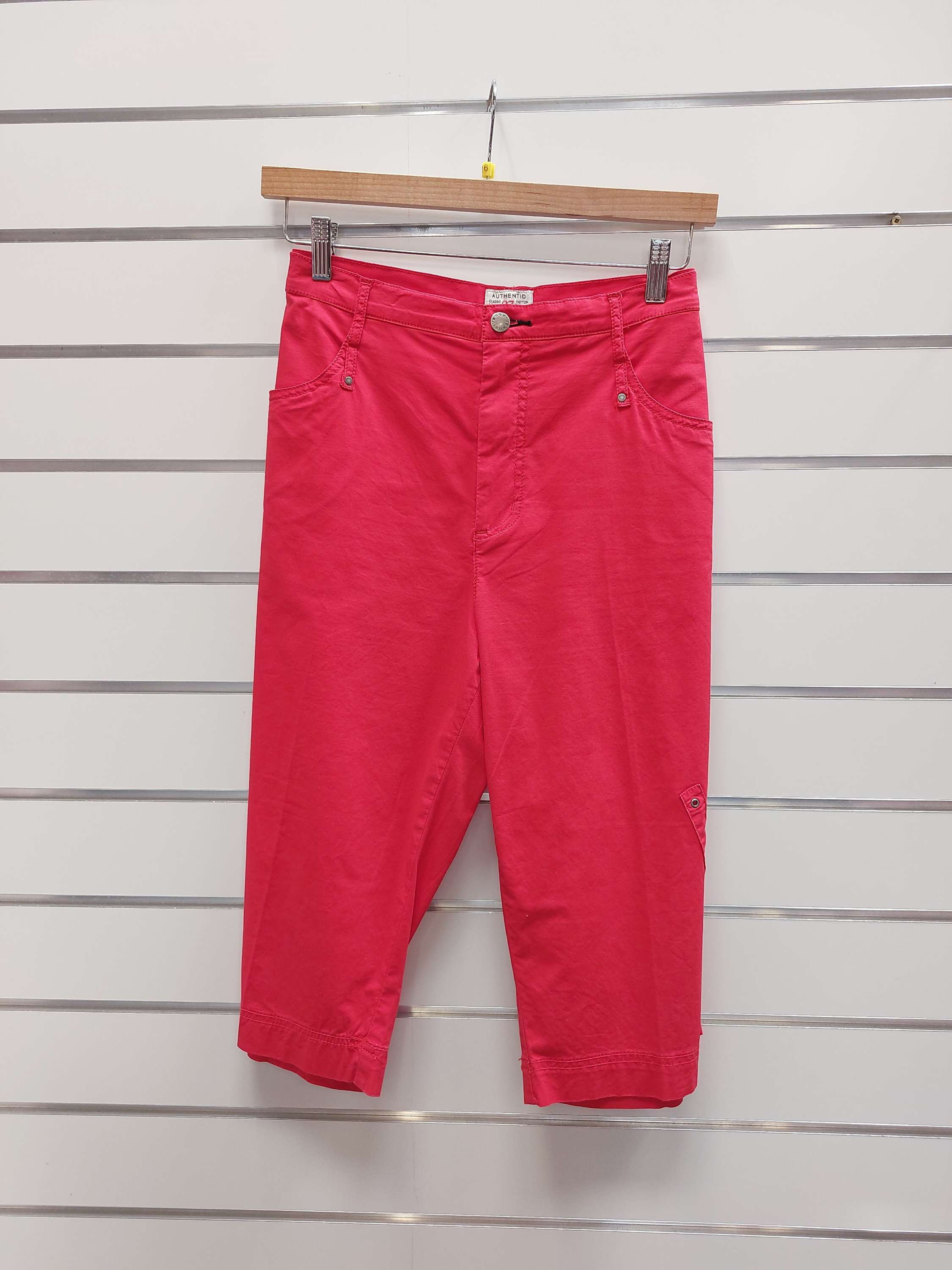 Verge 3/4 Red Pants