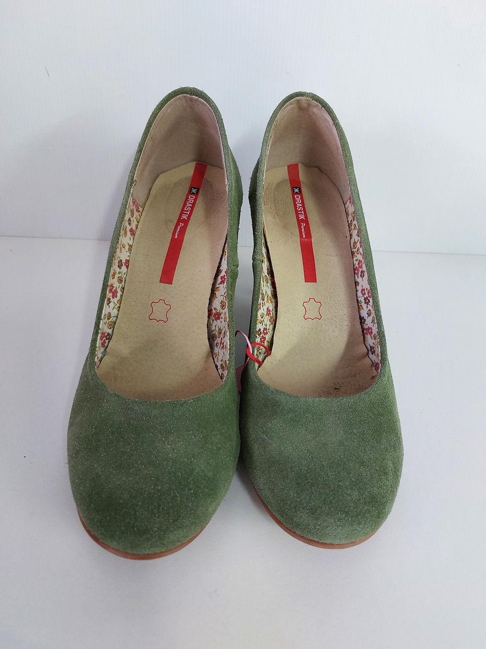 Thumbnail: Drastik Olive Green Suede Heels - 38