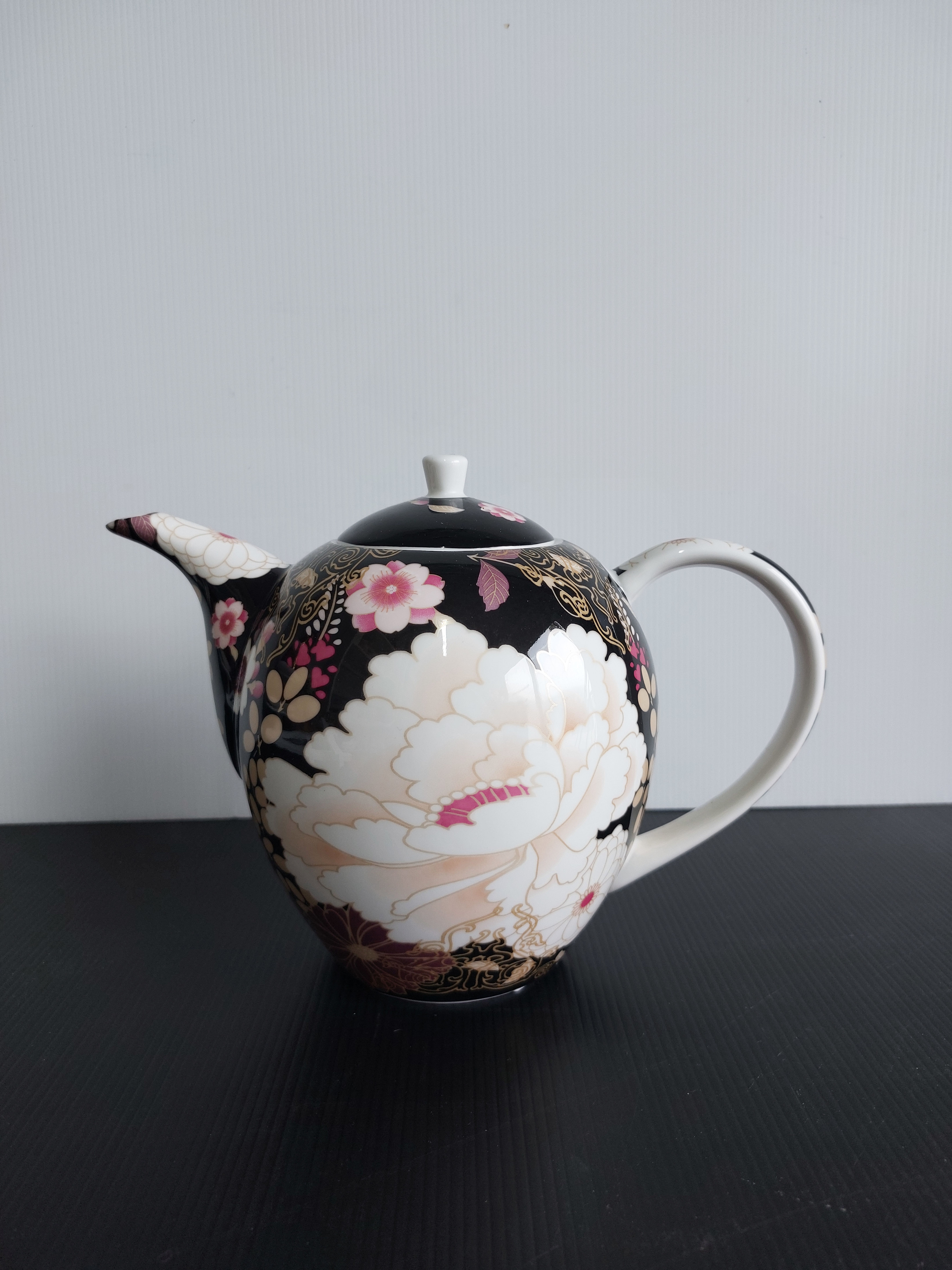 Maxwell & Williams Kimono Teapot
