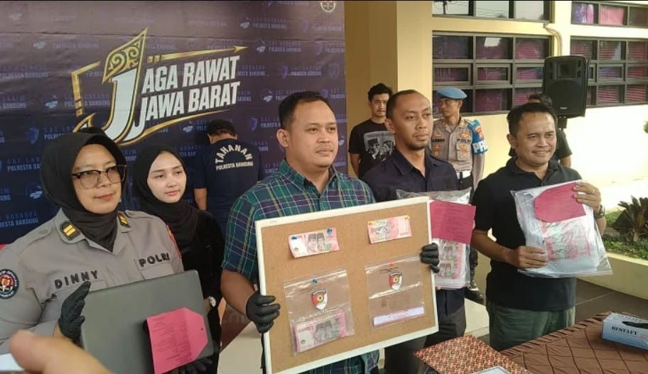 Kakak-Adik Cetak Uang Palsu Rp1 Miliar di Kontrakan Ciparay, Modal Tutorial Internet