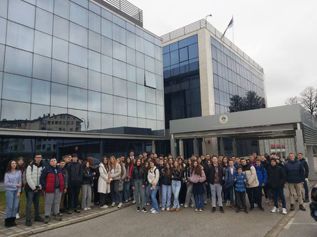 Ученици деветог разреда посјетили изложбу "Култура Срба у Сарајеву 1468 - 1941"