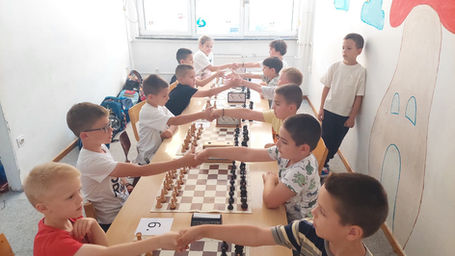 Школицом шаха за бољу пажњу и против досаде