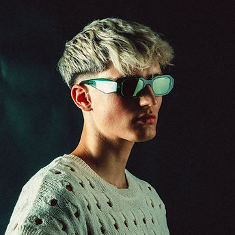 DJ Dynor Pressefoto, fotografiert von Carl-Philipp Hinze im Studio in Berlin