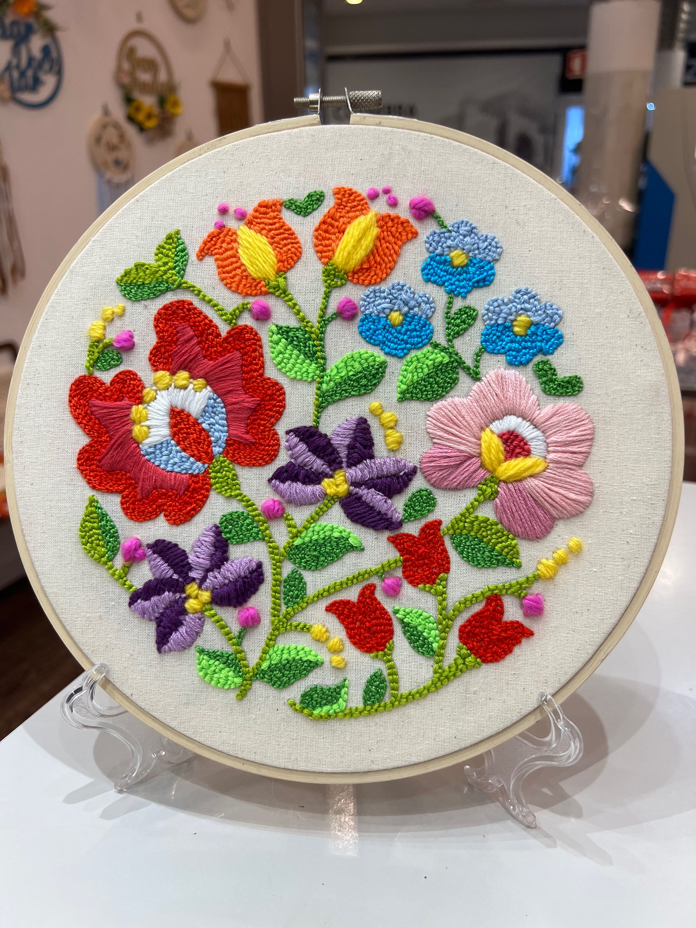 Bordado a mão floral 
