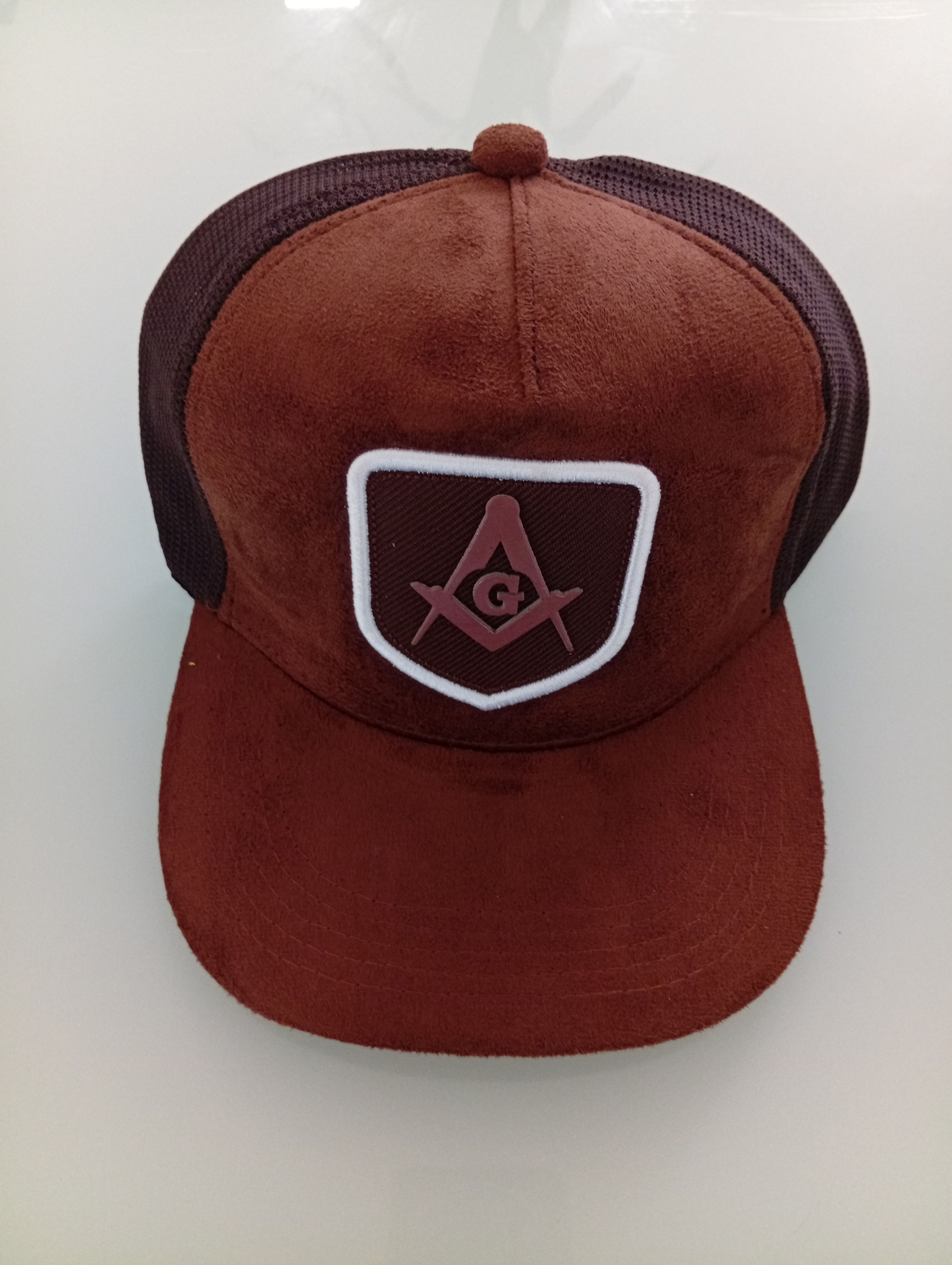 Boné luxo marrom e couro