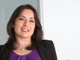Cristina Burgos: "Las mujeres debemos de ser generosas y lograr que otras brillen"