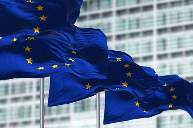 Eurozone Business Activity Climbs to Eight-Month High as Services Recover Despite Geopolitical Uncertainty