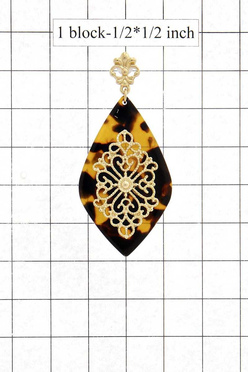Thumbnail: Teardrop Moroccan Pattern Earring