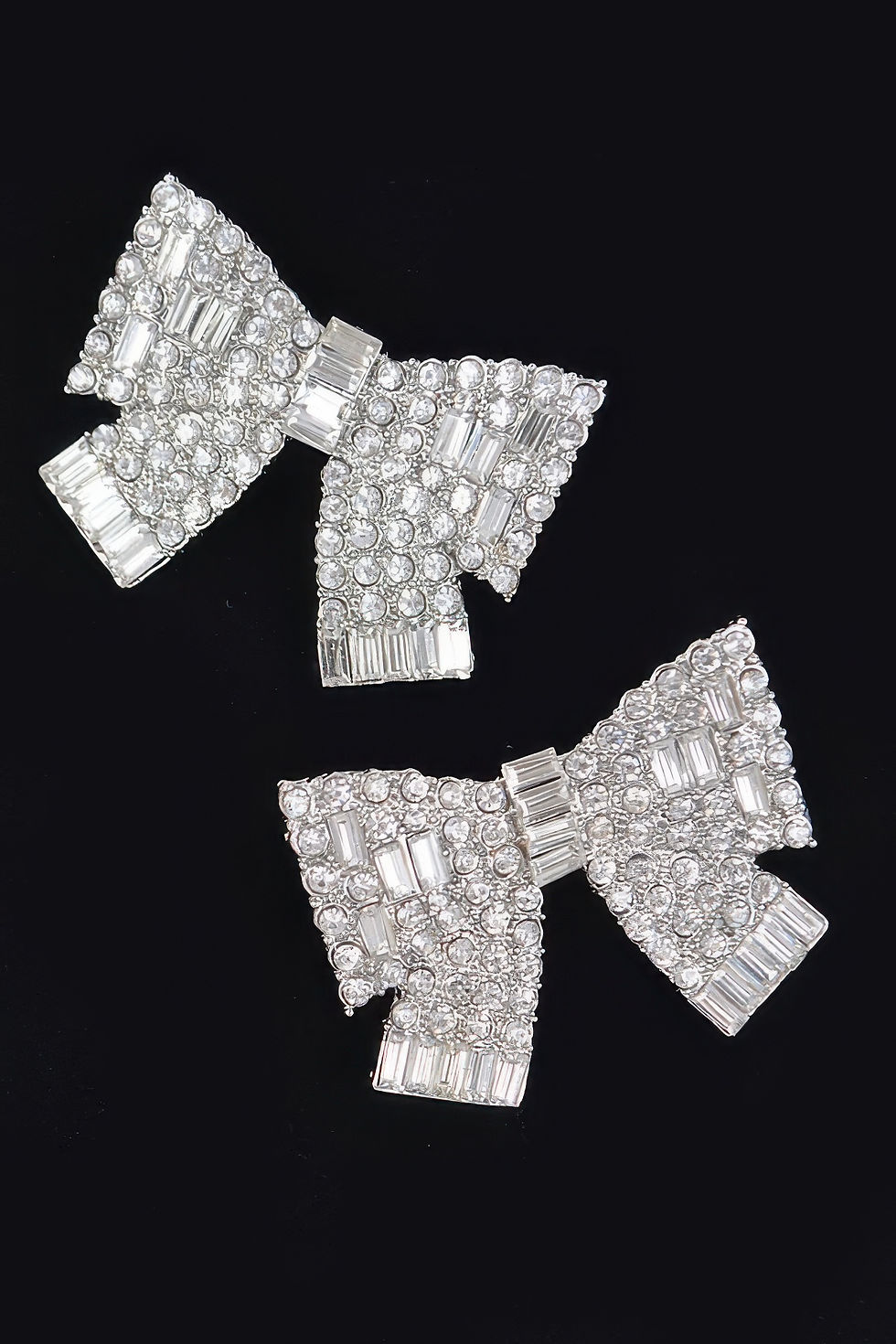 Thumbnail: Ribbon Shape Rhinestone Earrings