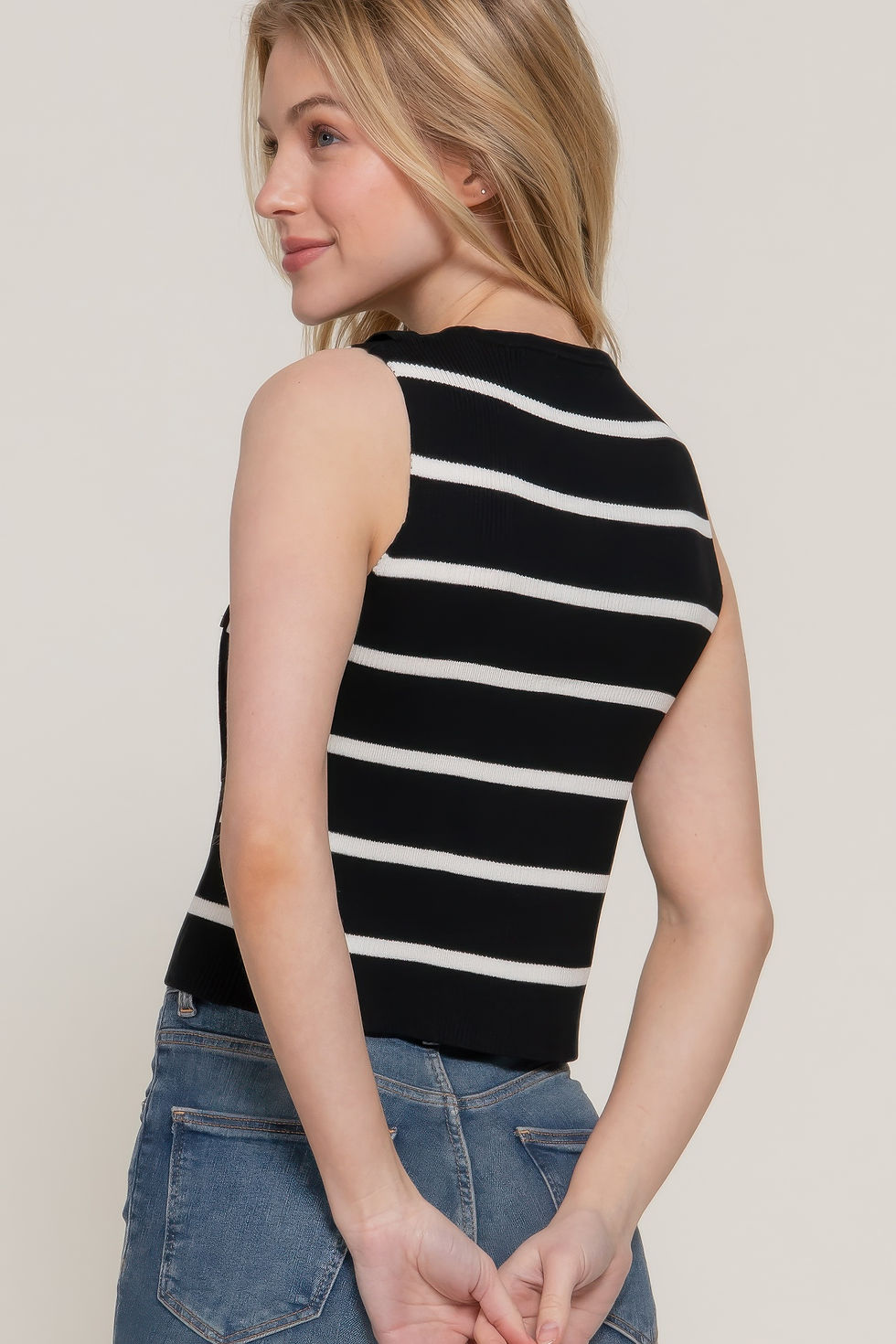 Thumbnail: Sleeveless Diagonal Shape Stripe Spring Sweater         