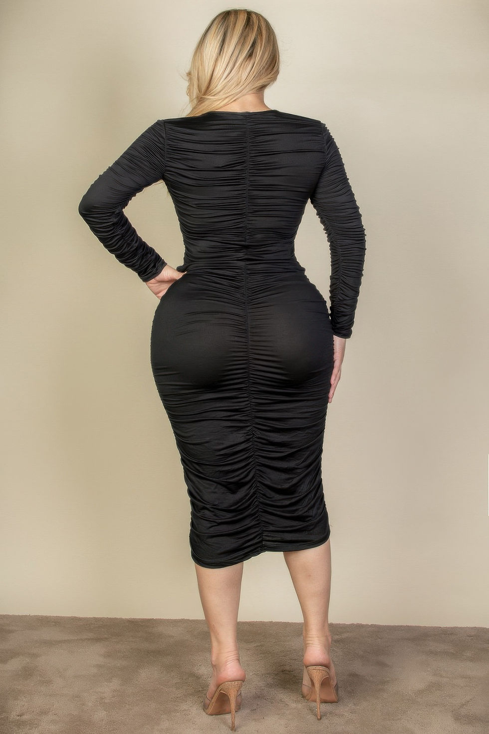 Thumbnail: Plus Size Ruched Long Sleeve Midi Dress