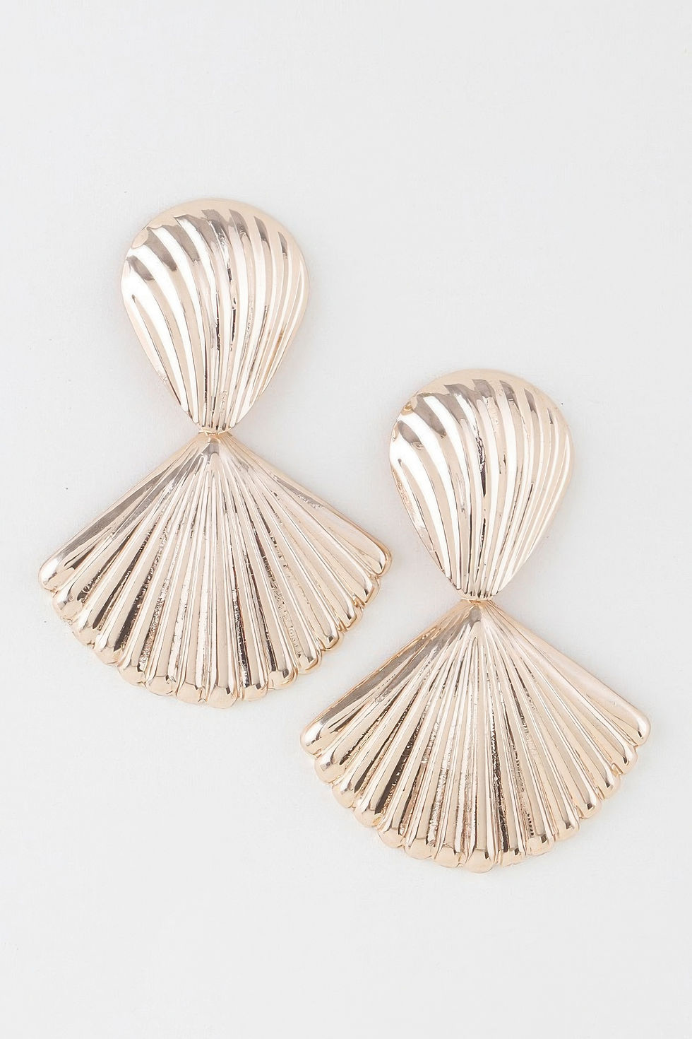 Shiny Ribbed Clam Shell Earrings