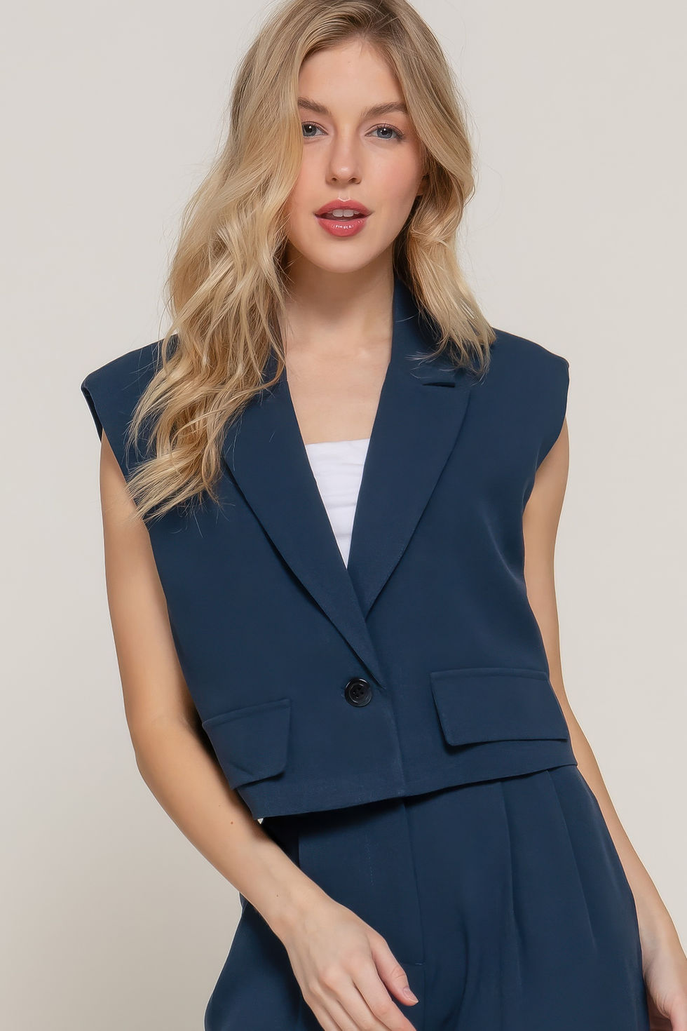 Thumbnail: Lapel Collar W/shoulder Pads Vest         