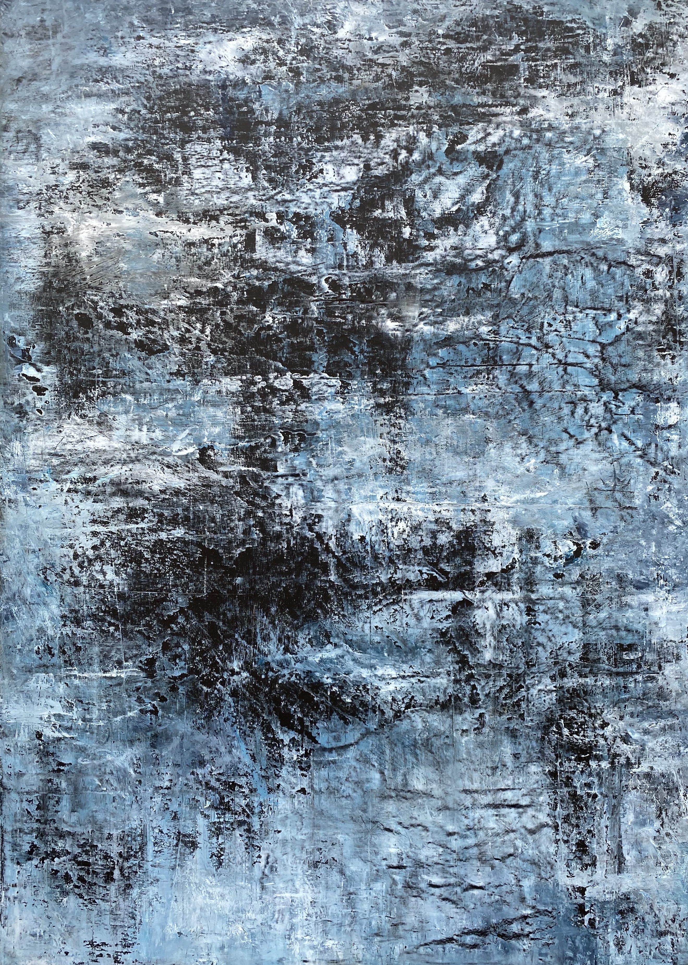 Eisblaues Strukturbild mit schwarzer Pastose, abstrakte Winterlandschaft