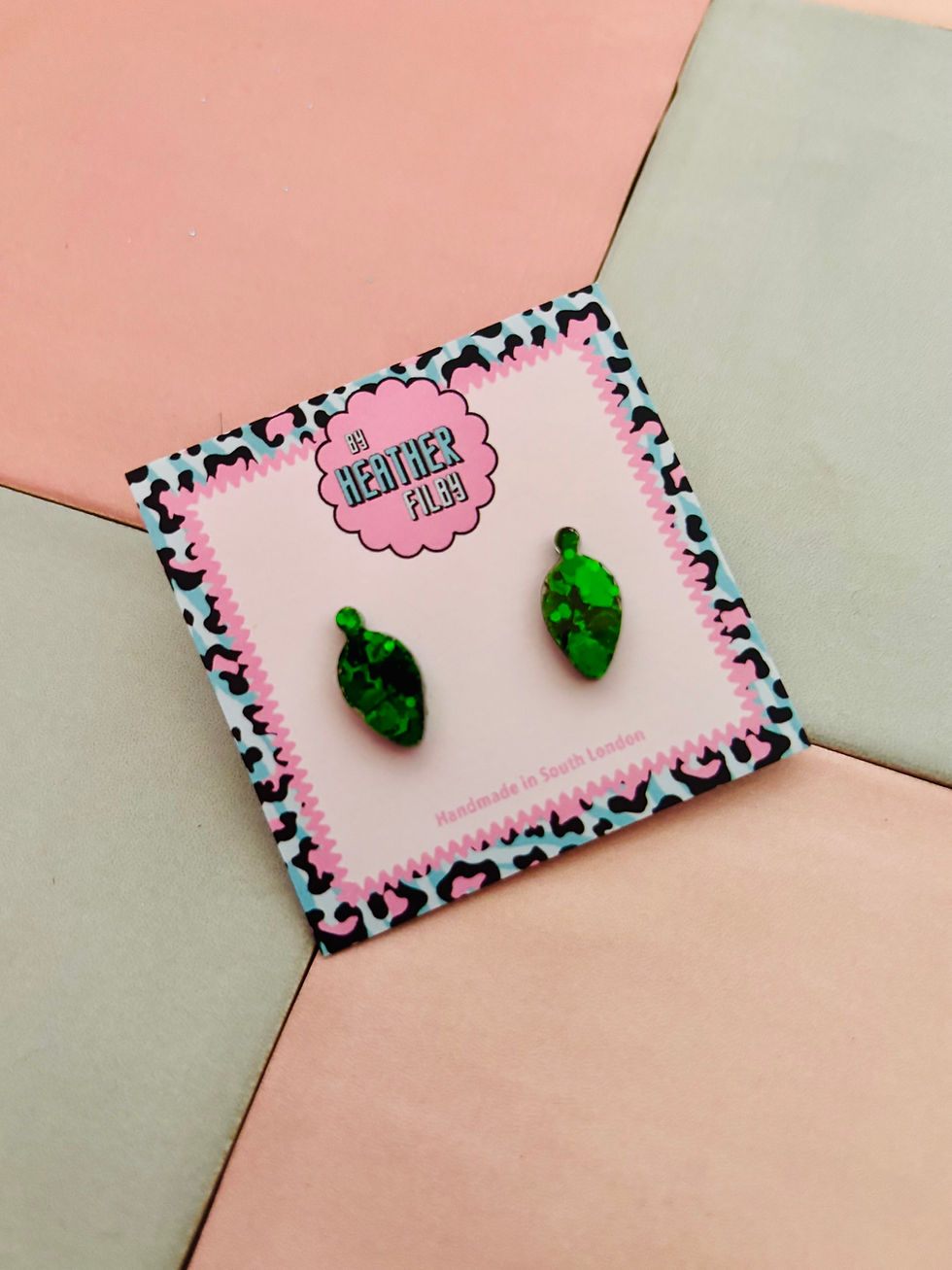 Thumbnail: 💡 Christmas Light Glitter Resin Studs