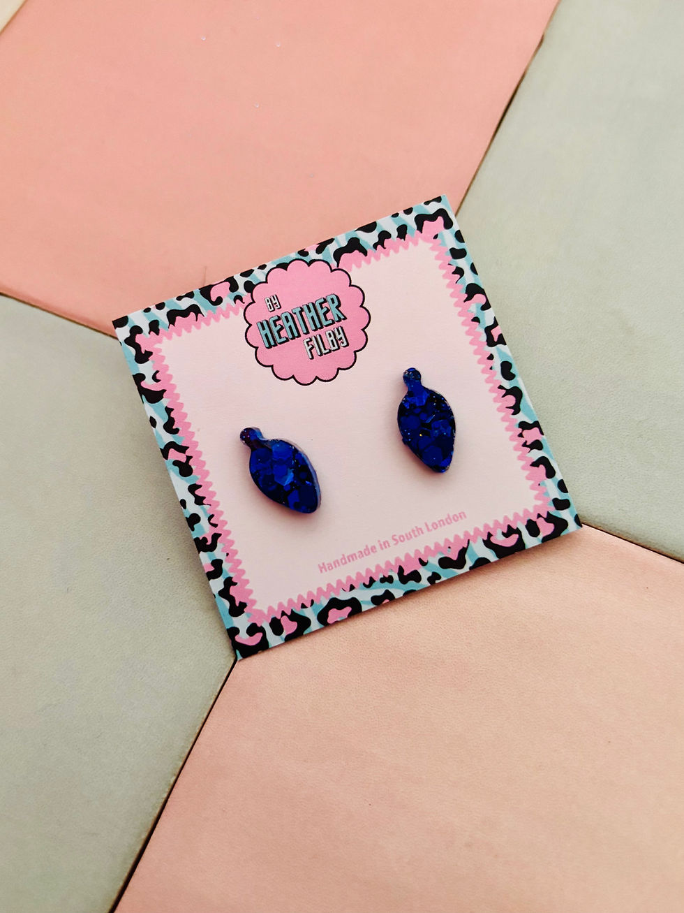 Thumbnail: 💡 Christmas Light Glitter Resin Studs